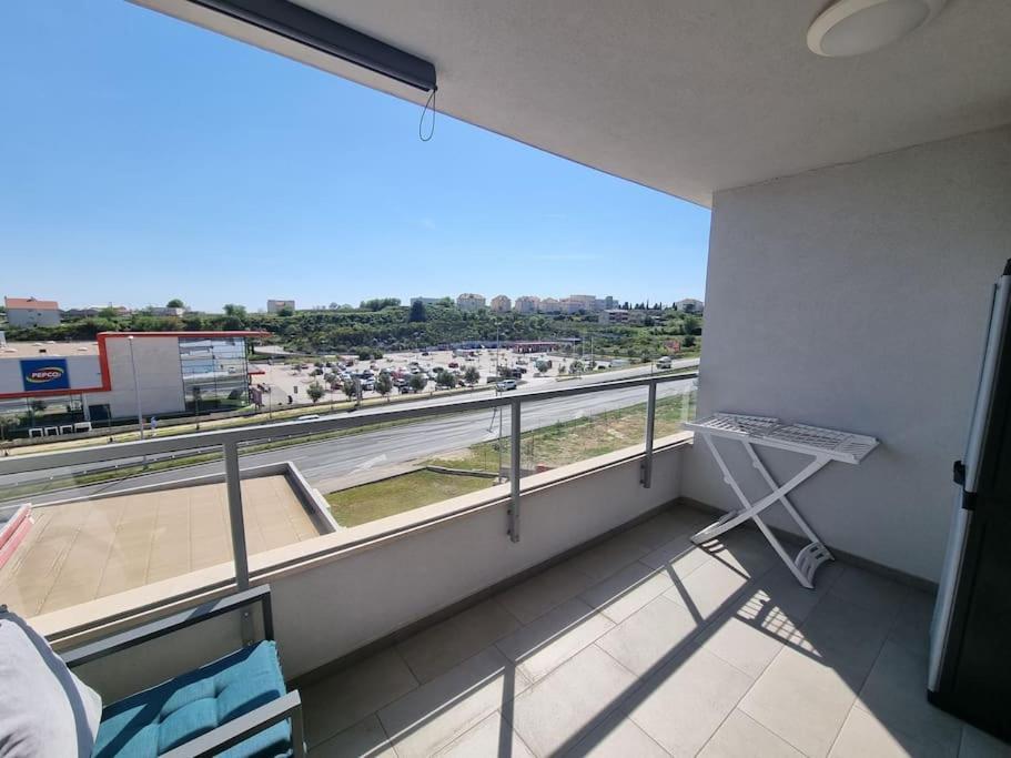 Apartment With Seaview + Private Garage Parking Split Exterior foto